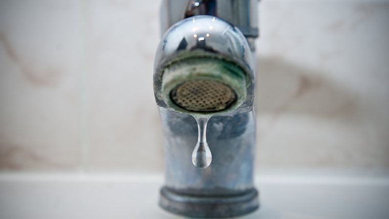 Revêtements anti-calcaire : robinetterie durable